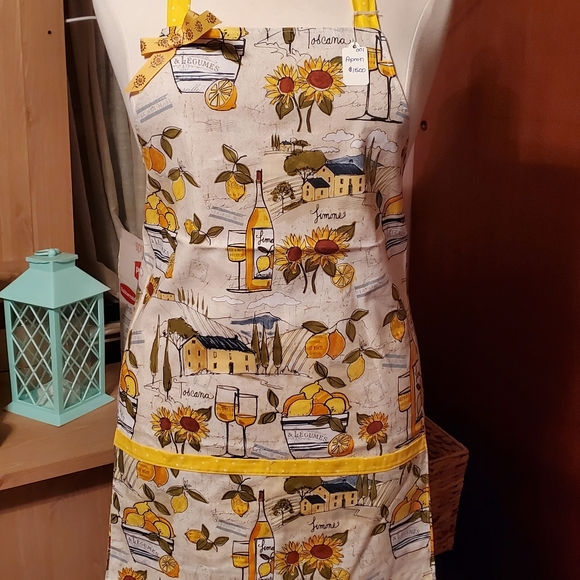 APRONS - Picture 6 of 16